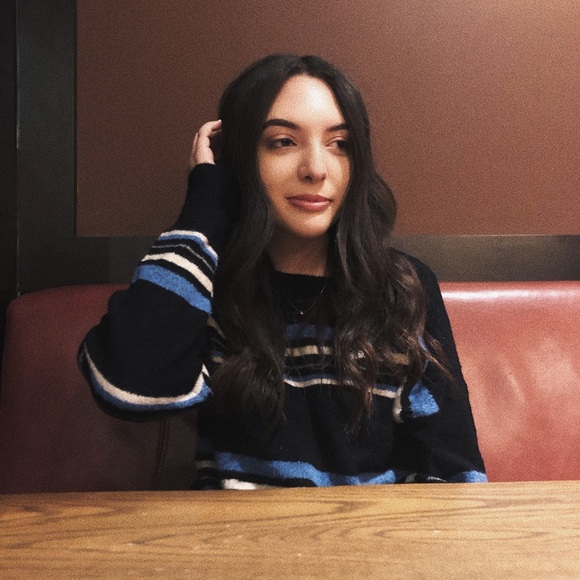 Profile Picture of Mariah Alvarez (@mariahalvarez17) on Poshmark