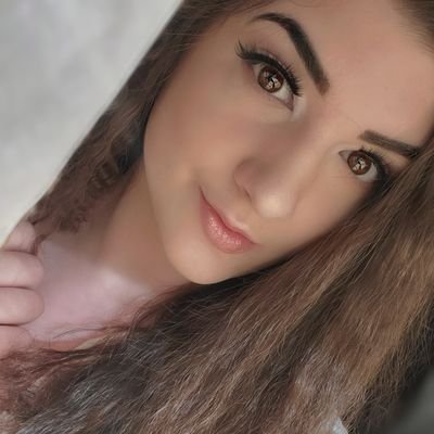 Profile Picture of Caitlynne Harrington (@caitlynne_marie) on Twitter