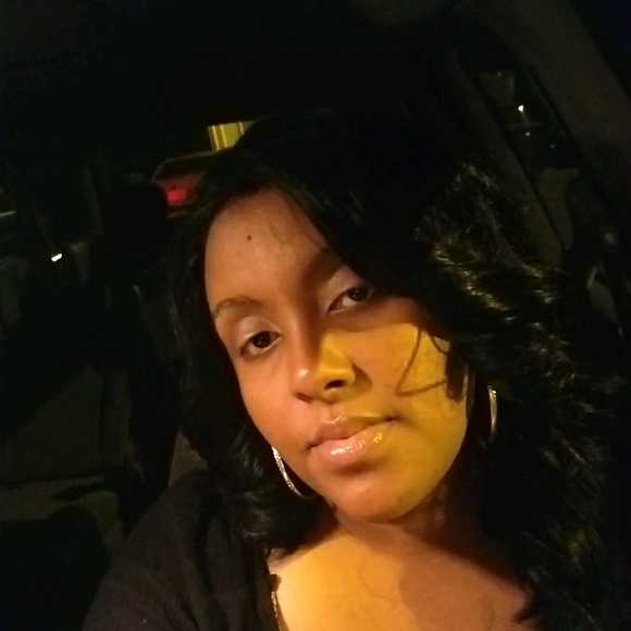 Profile Picture of Erica Towler (@ericatowler1984) on Poshmark