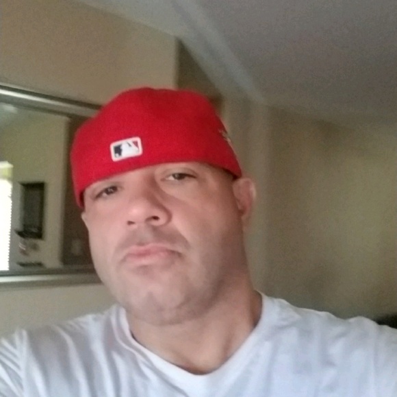 Profile Picture of Tommy Tom (@tommytom32516) on Poshmark