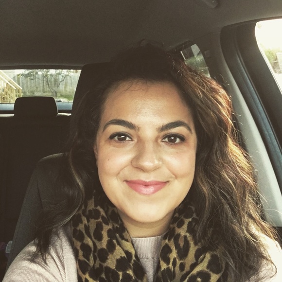 Profile Picture of Vanessa Goulart (@vanessagoulart) on Poshmark