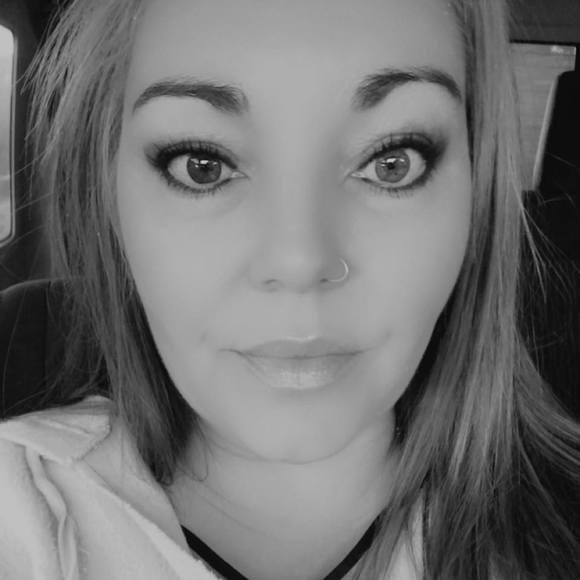 Profile Picture of Carly Caudill (@carly82878) on Poshmark