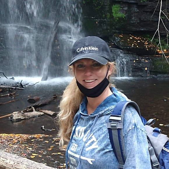 Profile Picture of Christine Crowther (@nickngav3) on Poshmark