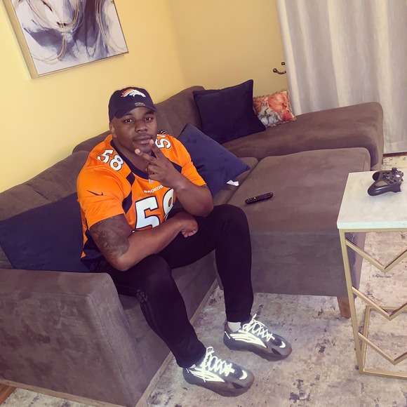 Profile Picture of Leroy Scott (@lroy099) on Poshmark