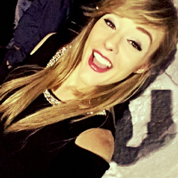 Profile Picture of Tabitha Downs (@tabbynd) on Poshmark