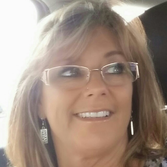 Profile Picture of Tammy Malsack (@tammy1227) on Poshmark