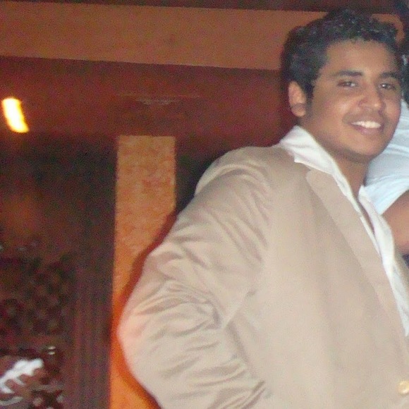 Profile Picture of Aziz Al (@illousions) on Poshmark