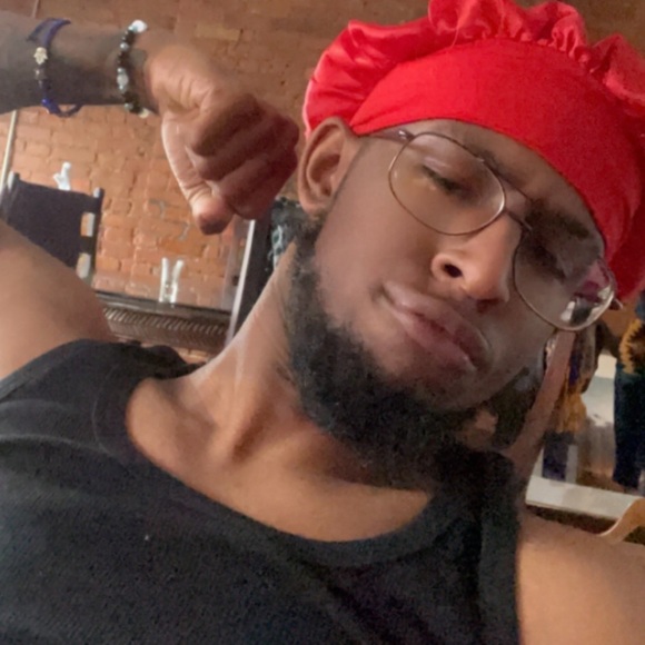 Profile Picture of Jeffrey Simon (@jhayfreskoo) on Poshmark