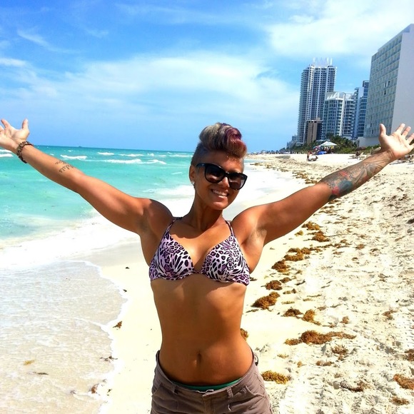 Profile Picture of Andrea Ledoux (@morris1215) on Poshmark
