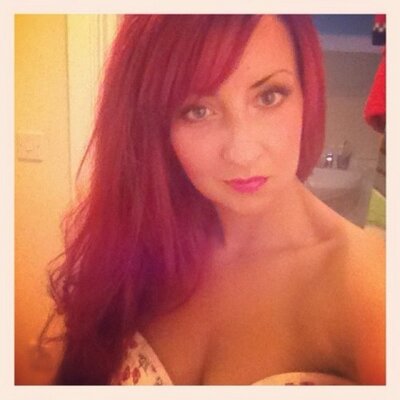 Profile Picture of  ❤ Lisa Openshaw  ❤ (@lisaopenshaw) on Twitter