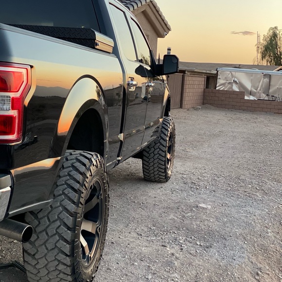 Profile Picture of Daniel Venegas (@danielvenega445) on Poshmark