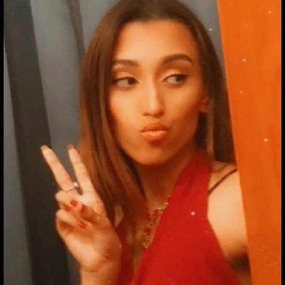 Profile Picture of Daniela Restrepo (@restrepod1111) on Poshmark