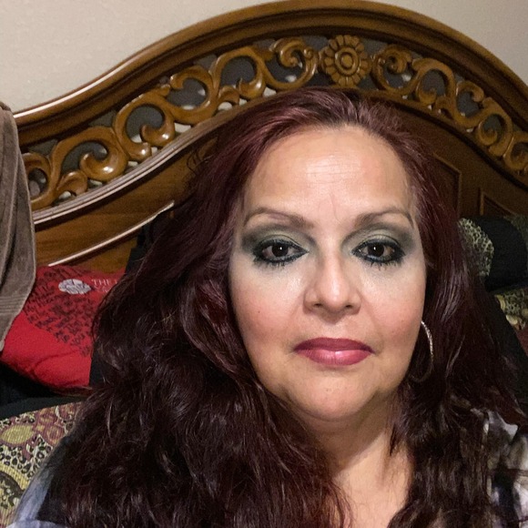 Profile Picture of Violeta Sanchez (@vioma61) on Poshmark