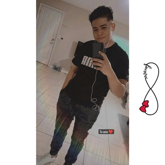 Profile Picture of David Balladares (@davidballadares) on Poshmark