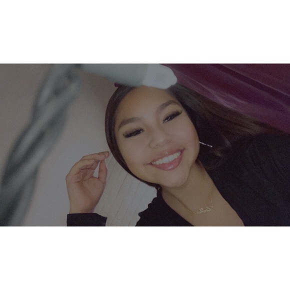 Mellisa Yowytewa - Poshmark Profile Picture of Mellisa Yowytewa (@mellisayowytewa) on Poshmark