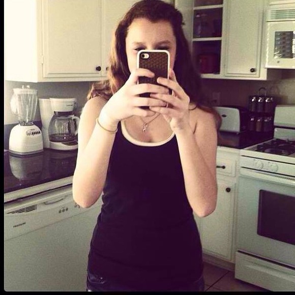 Profile Picture of Hannah Westrup (@westrup) on Poshmark