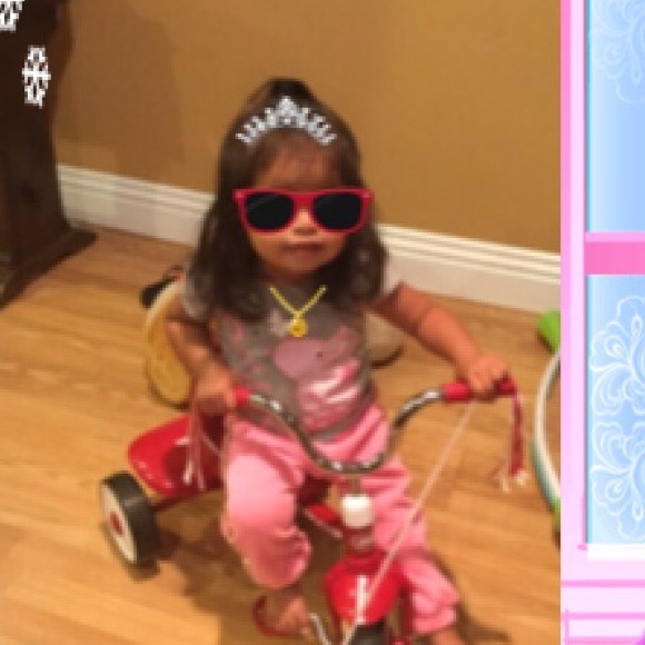 Profile Picture of Ledia Arviso (@lp30) on Poshmark