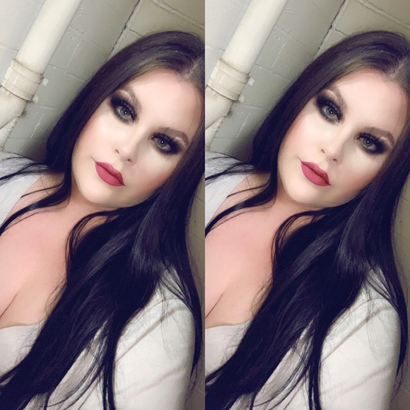 Profile Picture of Jordan Roginski (@jordanrogiski) on Poshmark