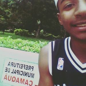 Profile Picture of Robert Lobato (@robertlp7) on Twitter