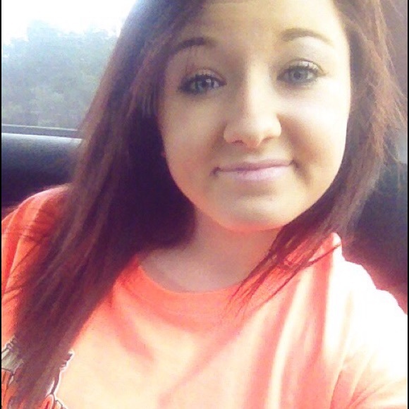 Profile Picture of Kailey Jones (@kaileyjones28) on Poshmark