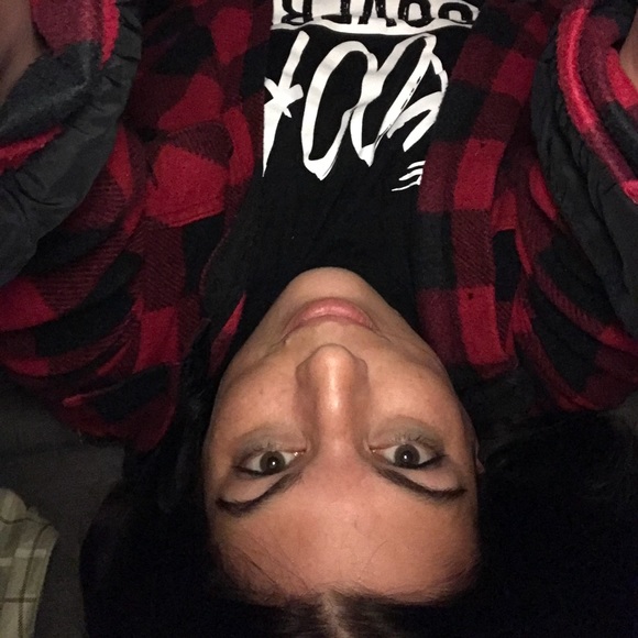 Profile Picture of Valerie Fago (@valerieannabell) on Poshmark
