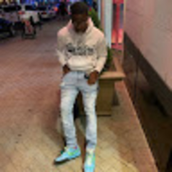 Profile Picture of Thomas Peterson (@tpet357) on Poshmark