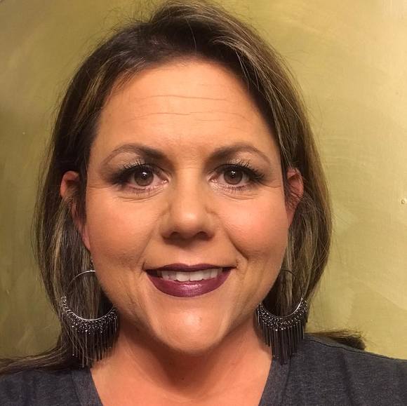 Profile Picture of Kelly Simon (@brettandkelly98) on Poshmark