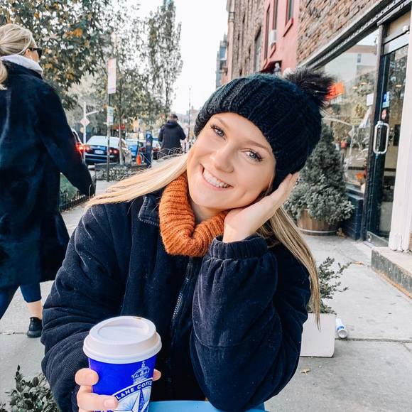 Profile Picture of Emma claire Spring (@ecspring) on Poshmark