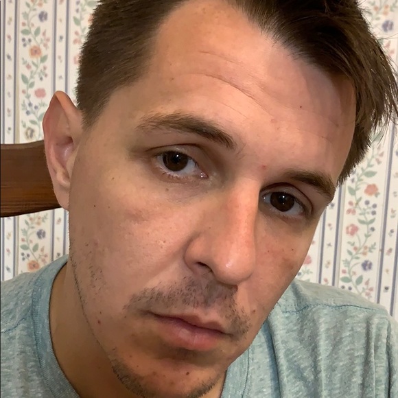 Profile Picture of Joseph Sizemore (@joseph_sizemore) on Poshmark