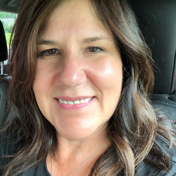 Profile Picture of Nicole Rundquist (@nicole0003) on Poshmark