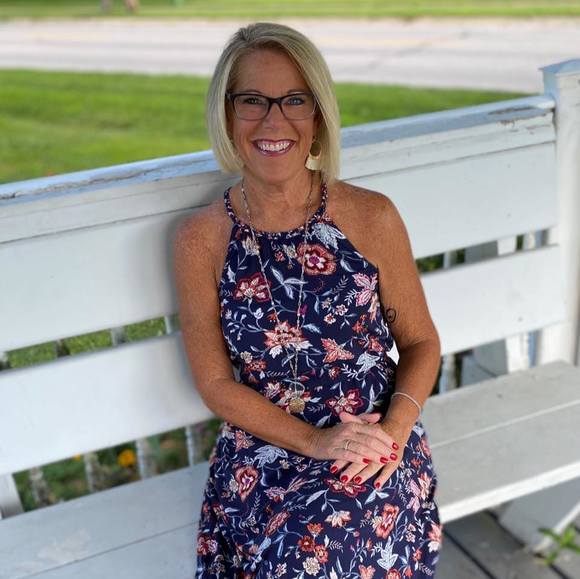 Profile Picture of Lisa Greer (@lisagreer2) on Poshmark