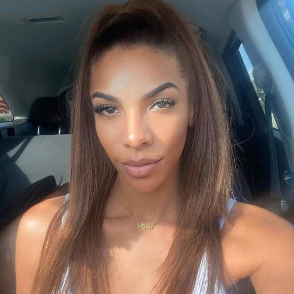 Profile Picture of Tatiana Thomas (@fitmomtati) on Poshmark