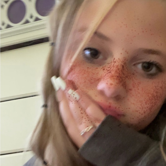 Profile Picture of Jaylyn Fornshell (@jaylynfornshell) on Poshmark