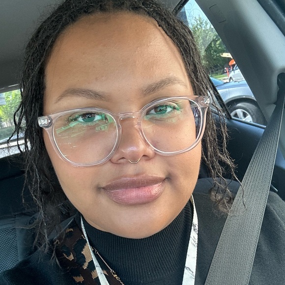 Profile Picture of Abby Kemper (@simplyabbey) on Poshmark
