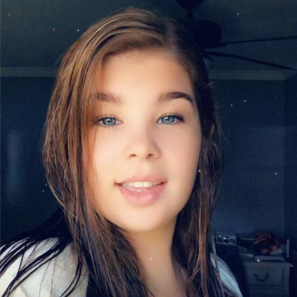 Profile Picture of Gabby Lypen (@gabbylypen) on Poshmark