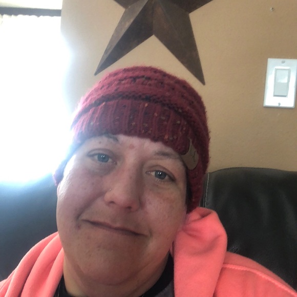 Profile Picture of Nikki Laufenberg (@nicolewilson76) on Poshmark