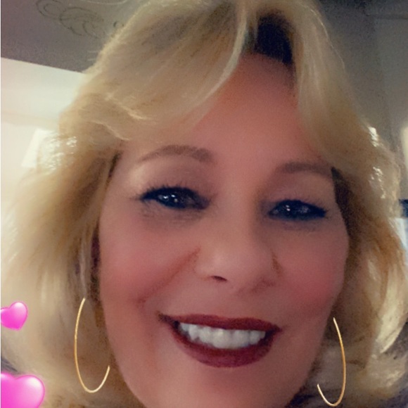 Profile Photo of Donna Henderson (@donnahenders885) on Poshmark