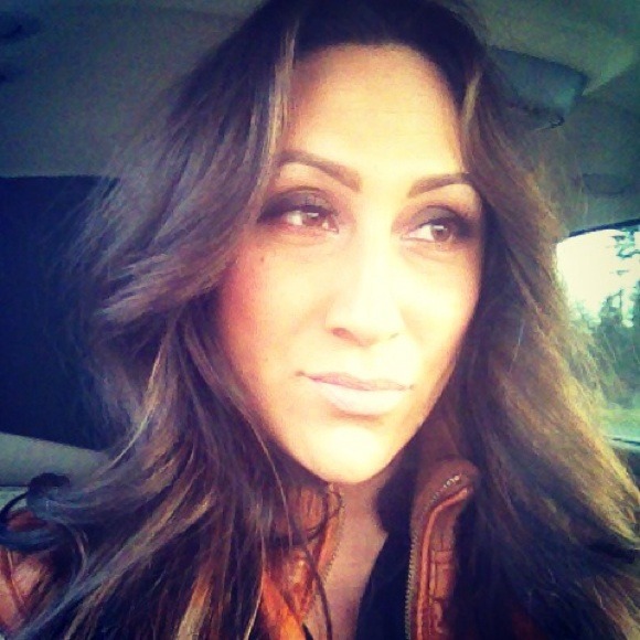 Profile Picture of Nicole Brubaker (@nicolebru) on Poshmark