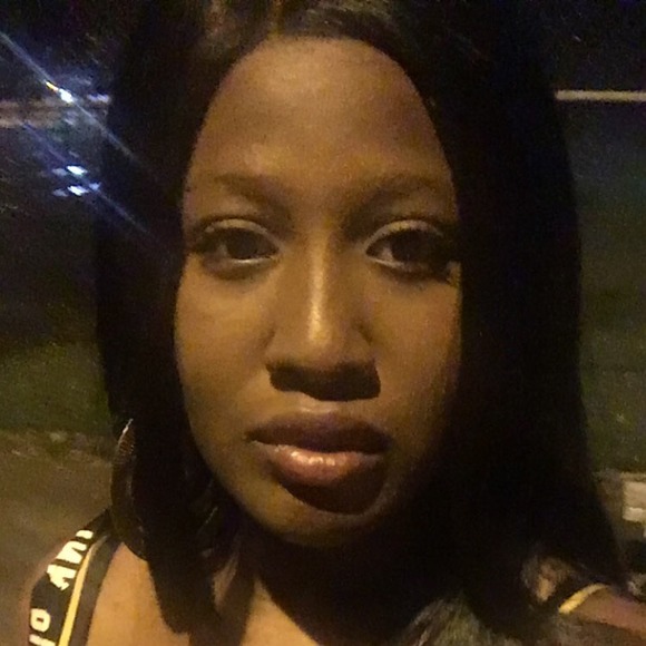 Profile Picture of Jessica Tyler (@misscocoa27) on Poshmark