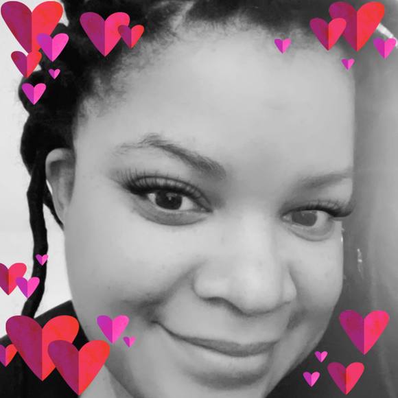 Profile Picture of Michelle Blacknell (@shopless29) on Poshmark