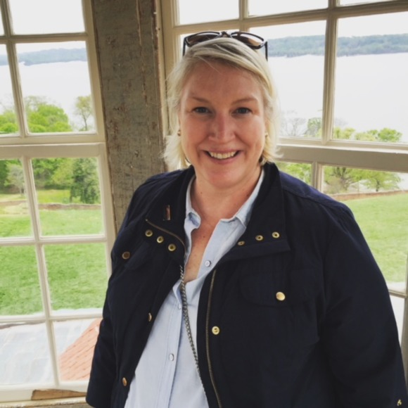 Profile Picture of Laurel Hendrix (@ldhendrix) on Poshmark