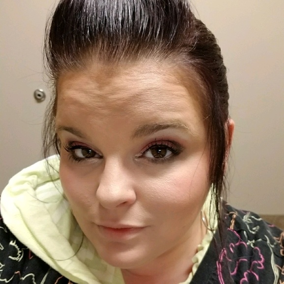 Profile Picture of Michelle Cederman (@batcat1987) on Poshmark