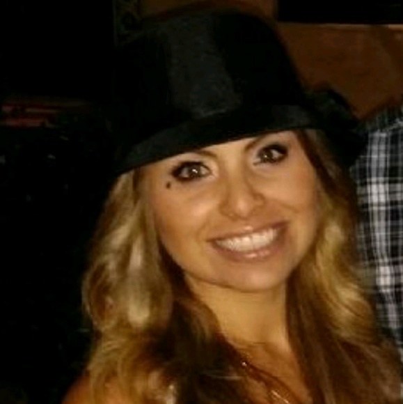 Profile Picture of Ruby Mckinney (@salonderuby) on Poshmark