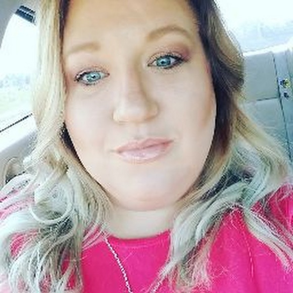 Profile Picture of Staci Werkmeister (@louazz81) on Poshmark
