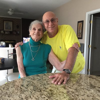 Profile Picture of Mike DeSantis (@KZ61GD) on Twitter