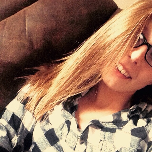 Profile Picture of Miranda Rowe (@20rowemiranda) on Poshmark