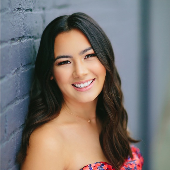 Profile Picture of Ashley Mazzotta (@ashleymazzotta1) on Poshmark