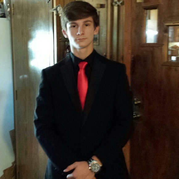 Profile Picture of Tommy Adams (@tommyadams4) on Poshmark