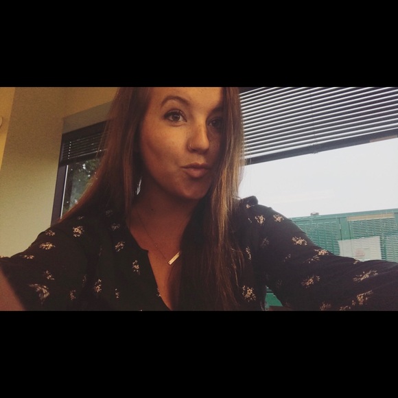 Profile Picture of Chloe Tibbitts (@chloemariet) on Poshmark