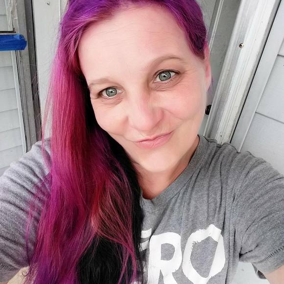 Profile Picture of Rebecca Fengel (@rebhull1980) on Poshmark